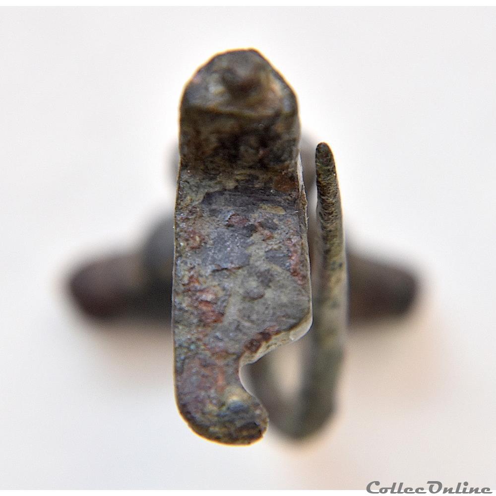 art antiquite archeologie europe fibule gallo romaine en bronze ier siecle ap jc type dit de nertomarus