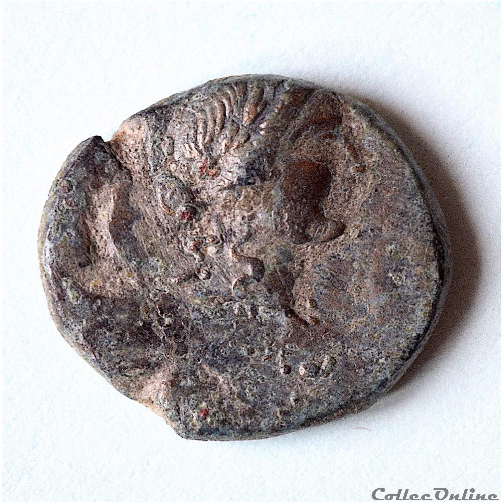 Lydie Thyateira, autonome, après 200 av.jc "bronze au Labrys" monnaie antique grecque lydie thyateira autonome apres 200 av jc bronze au labrys
