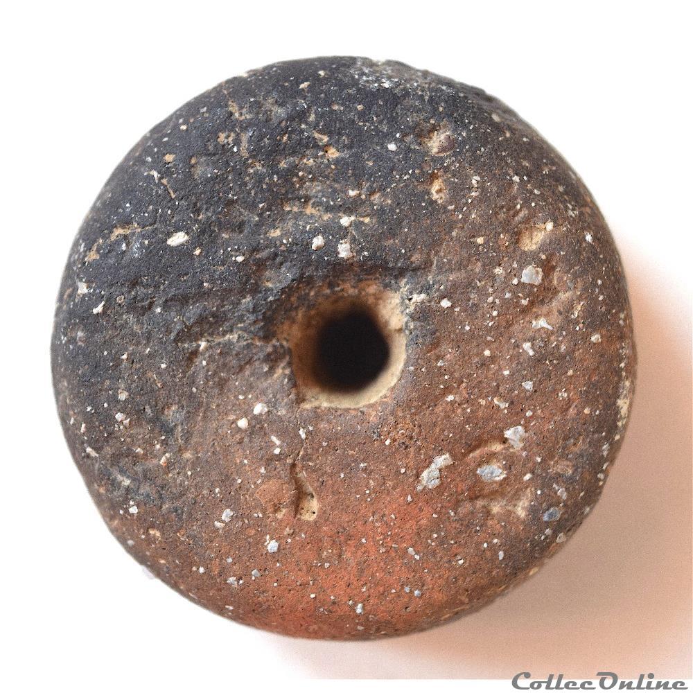 art antiquite archeologie europe fusaiole de terre cuite grosse fusaiole ou poids de filet neolithique entre 3000 et 1000av jc