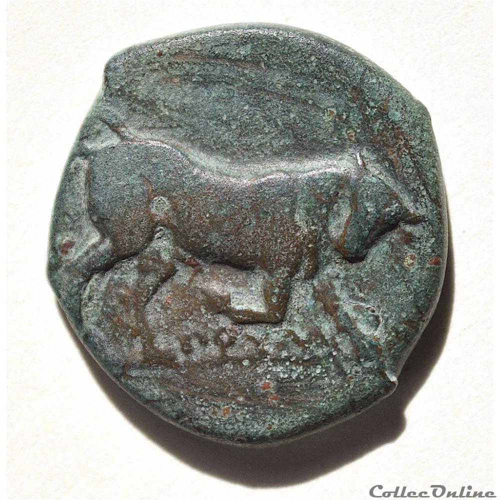 Apulia Arpi , Unité de Bronze au Taureau et au Cheval (3ème siècle av. jc) 2 monnaie antique grecque apulia arpi unite de bronze au taureau et au cheval 3eme siecle av jc