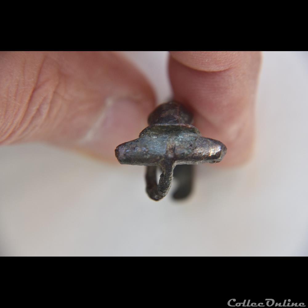 art antiquite archeologie europe fibule gallo romaine en bronze ier siecle ap jc type dit de nertomarus
