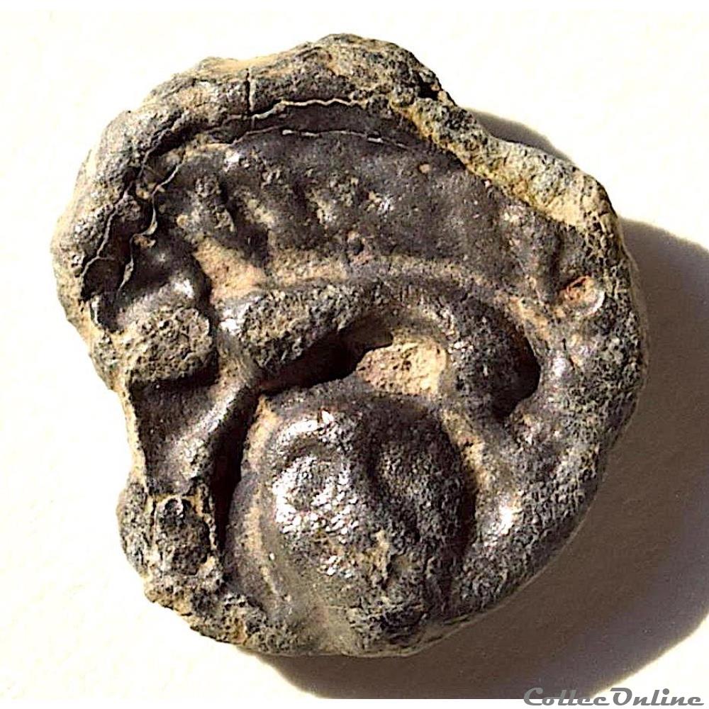 HAUTE ET MOYENNE SEINE Potin au sanglier et à la tête coupée monnaie antique gauloise haute et moyenne seine potin au sanglier et a la tete coupee