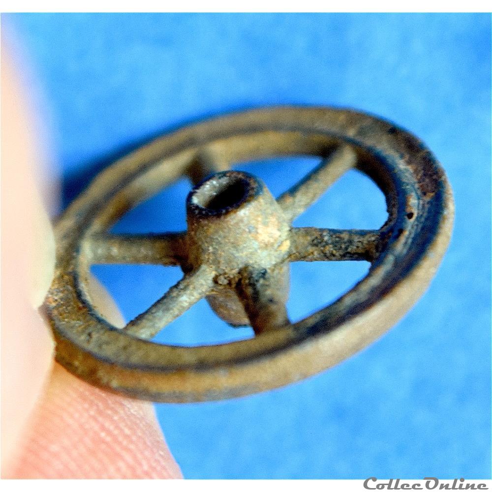 art antiquite archeologie europe rouelle en bronze a 6 rayons ier siecle ap jc gallo romain