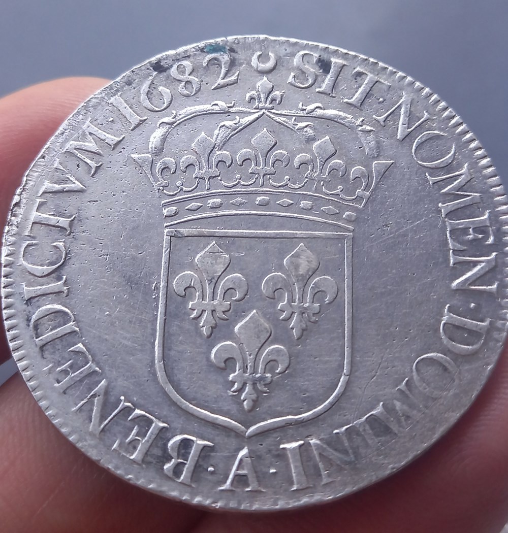 Écu à la cravate courte Louis XIV 1682 A Paris monnaies europe medievale france royales ecu a la cravate courte louis xiv 1682 a paris