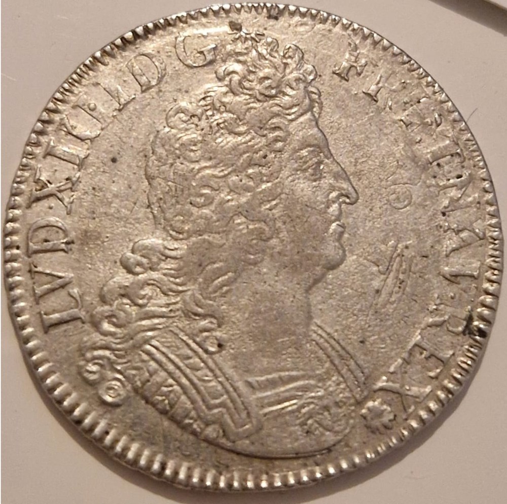 Écu aux insignes 1702 Paris- Louis XIV monnaies ecu aux insignes 1702 paris louis xiv