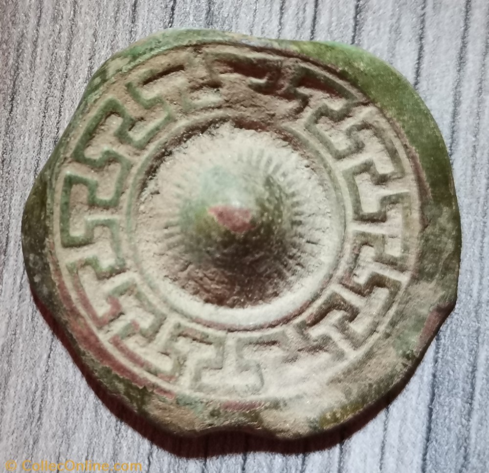 A identifier vetement et accessoire bouton militaire a identifier