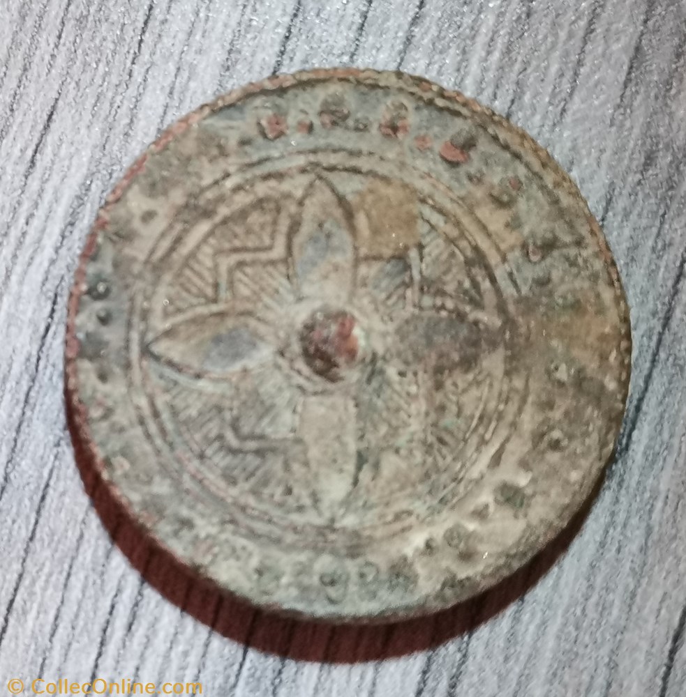 A identifier vetement et accessoire bouton militaire a identifier