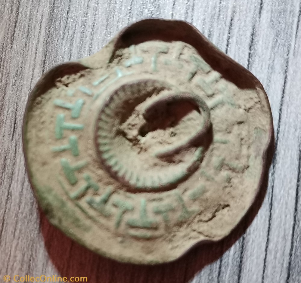 A identifier vetement et accessoire bouton militaire a identifier