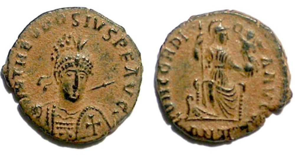Theodosius II AE4 - CONCORDIA AVGG munzen antike bis theodosius ii ae4 concordia avgg