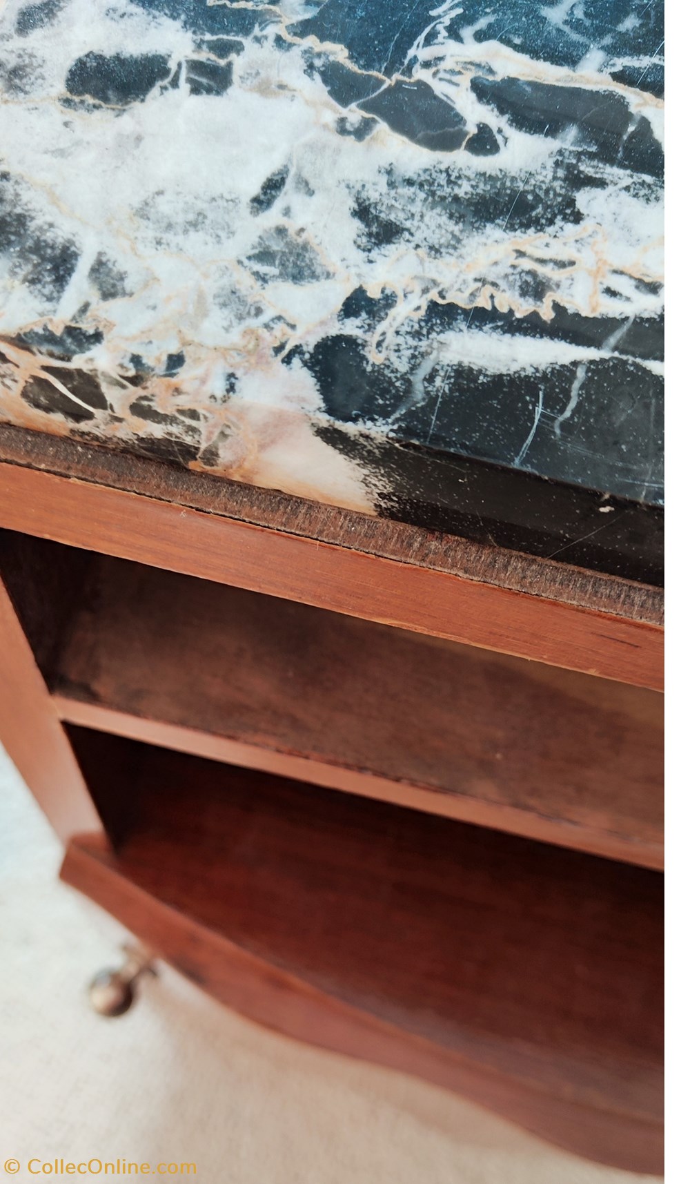 antiquites meubles meuble appoint table de chevet art deco profiles incurves plateau en marbre
