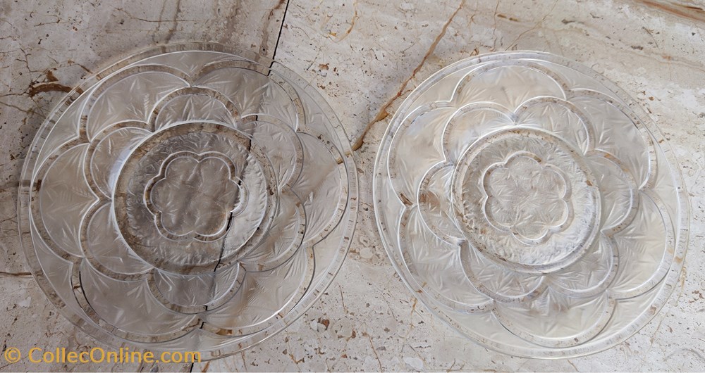 art antiquites verre moule presse assiettes verlys a decor geometrique lot de 2