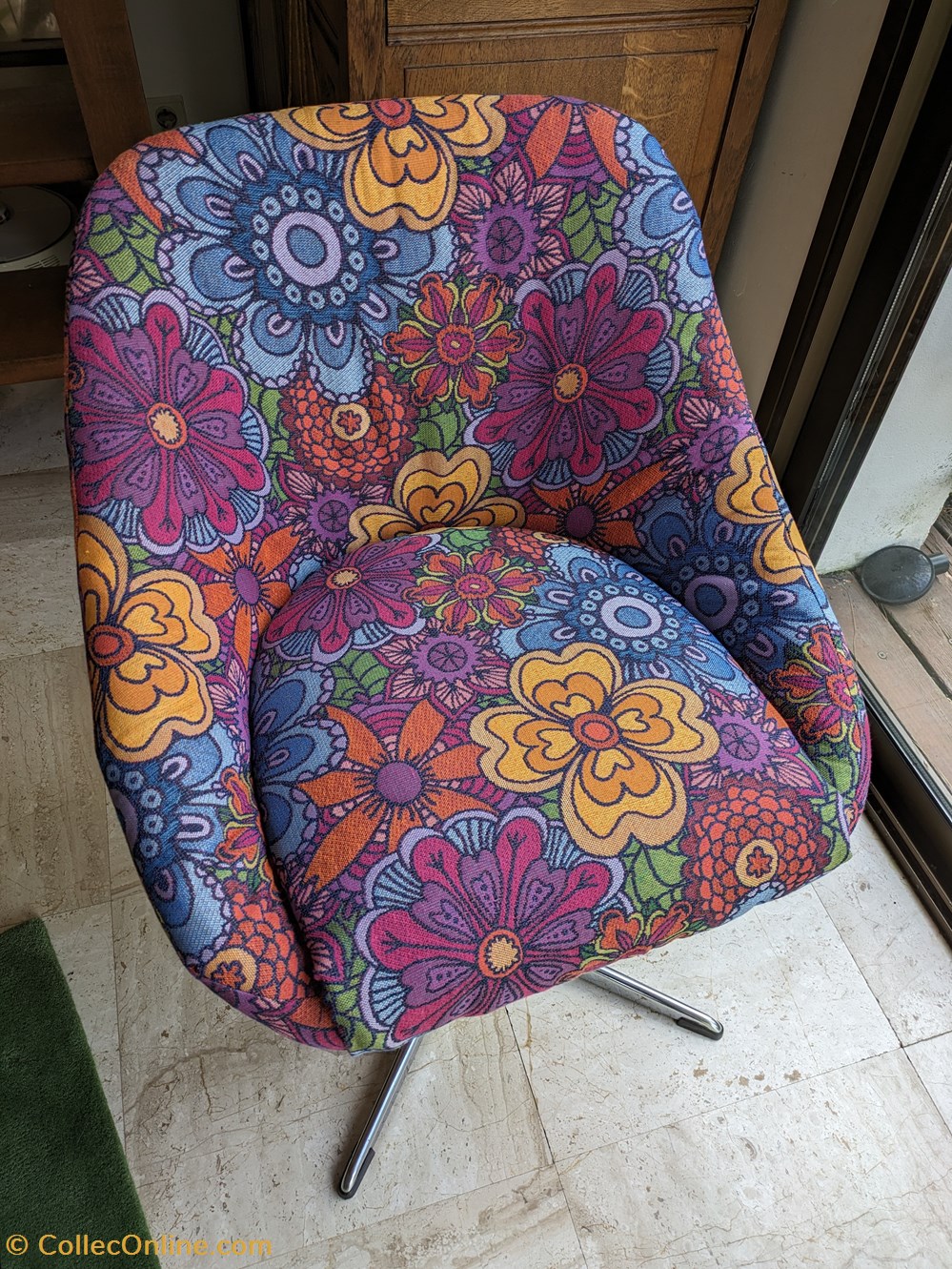 Siège - Fauteuil sur pied central pivotant en métal, assise refaite tissu style 70s 5 art antiquites siege fauteuil sur pied central pivotant en metal assise refaite tissu style 70s