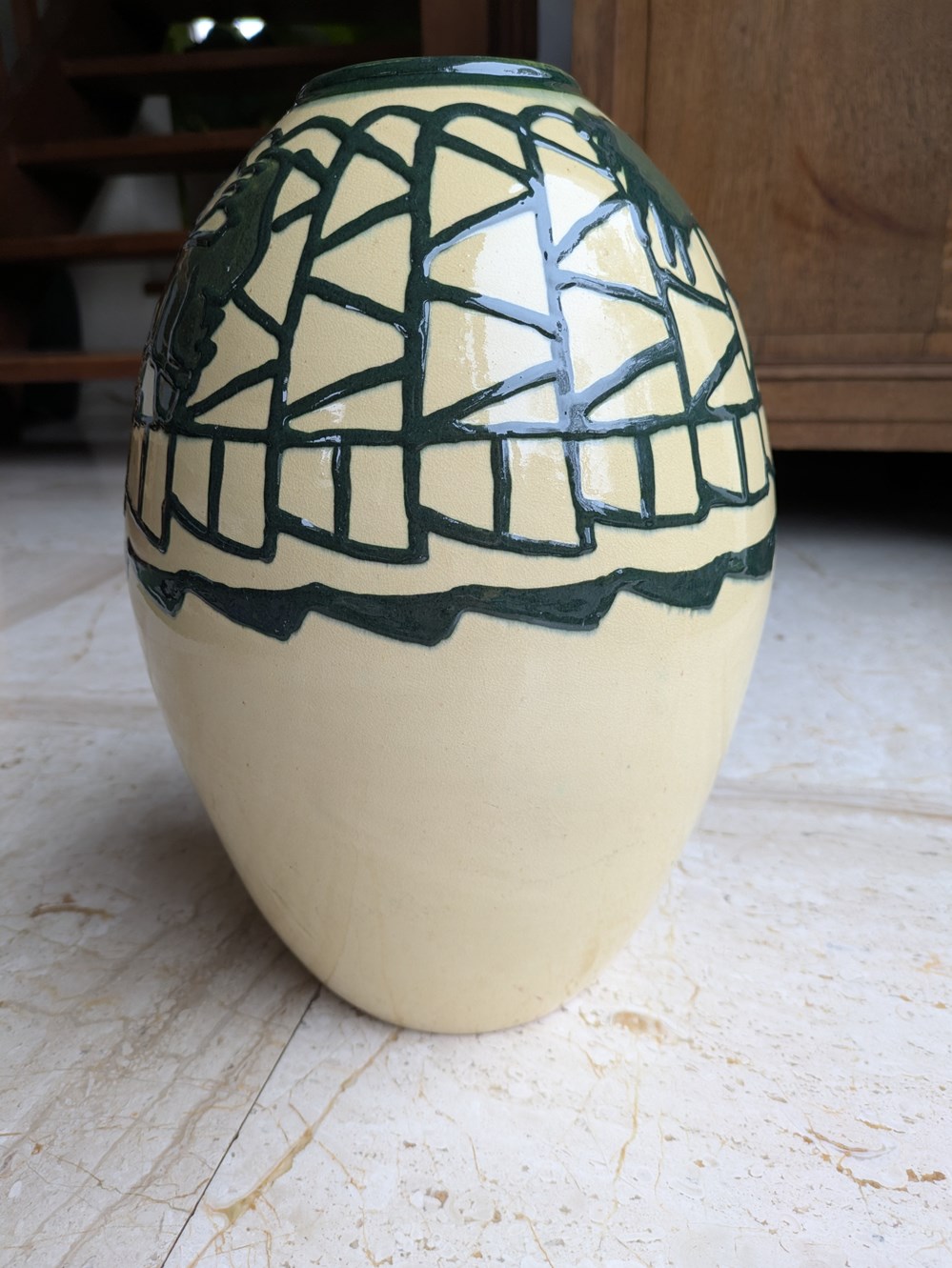 Faience - Vase Art Déco à décor d'écureuil antiquites ceramiques poteries faience vase art deco a decor ecureuil