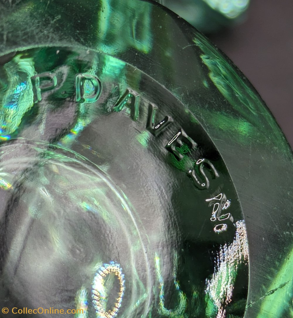 Verre - bougeoirs Pierre d'Avesn teinté vert dans la masse 3 art antiquites verrerie verre bougeoirs pierre avesn teinte vert dans la masse