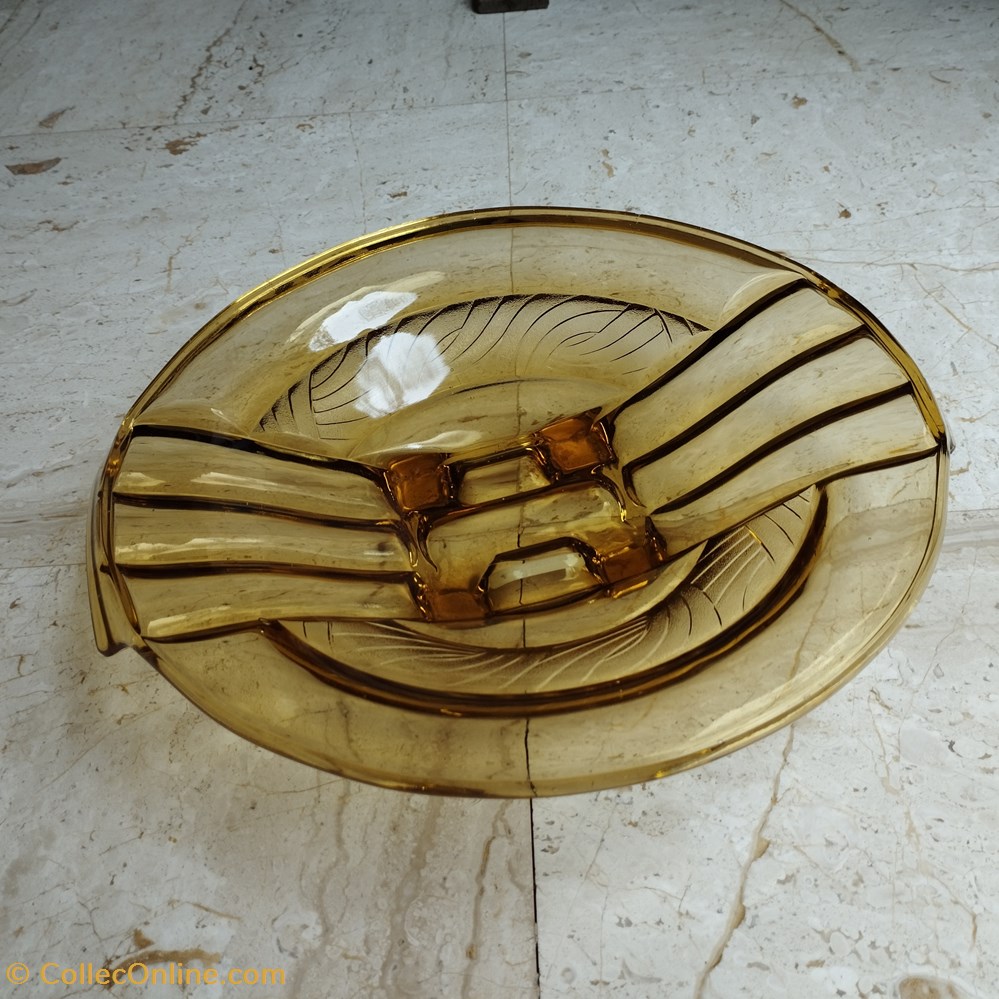 Verre moulé pressé - Coupe August Walthe modèle Orient ambré Art Déco antiquites verrerie verre moule presse coupe august walthe modele orient ambre art deco