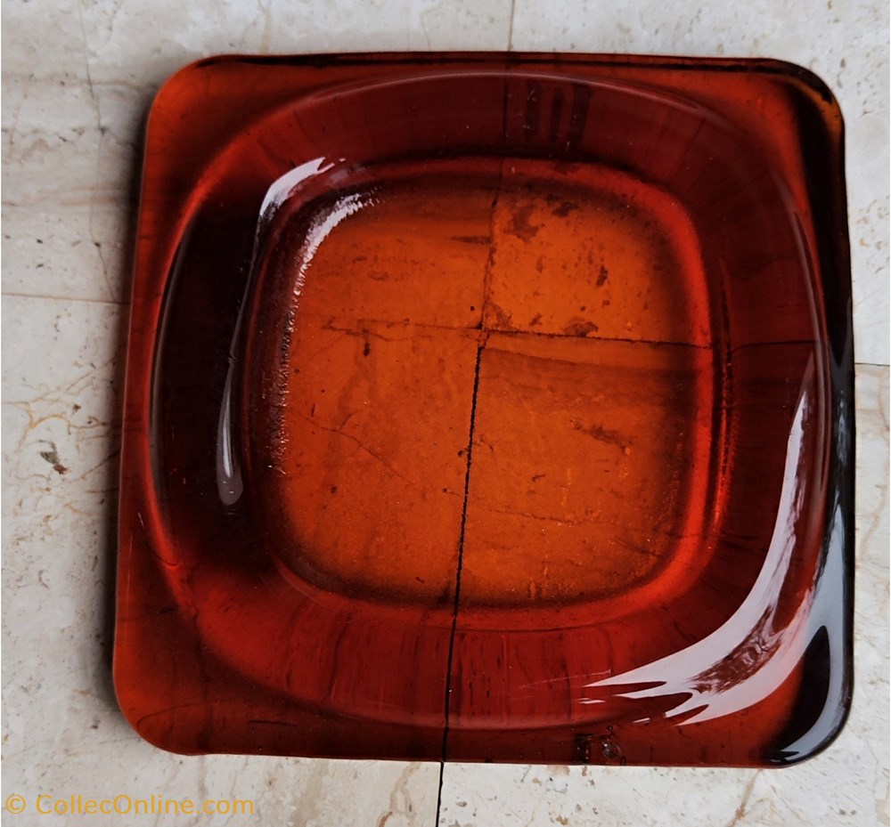 Verre - Vide poche Saint Gobain en verre teinté orange dans la masse art antiquites verre vide poche saint gobain en verre teinte orange dans la masse