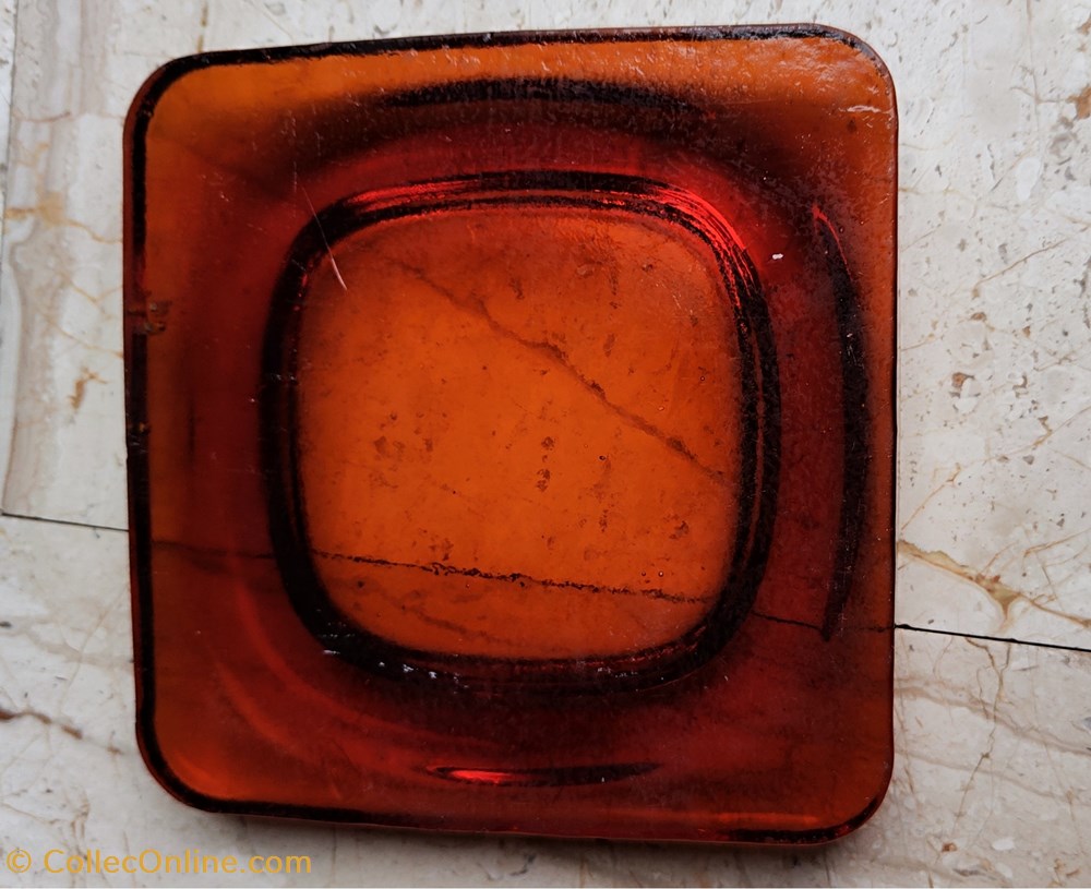 Verre - Vide poche Saint Gobain en verre teinté orange dans la masse art antiquites verre vide poche saint gobain en verre teinte orange dans la masse
