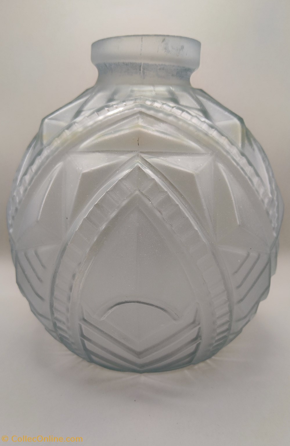 antiquites verre vase geometrique art deco bleu
