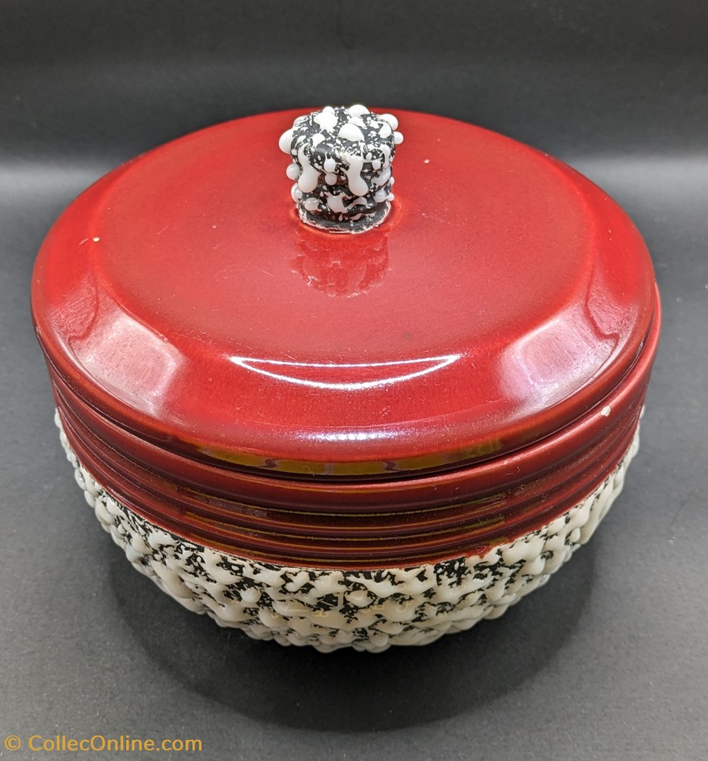 Céramique crispée - Bonbonnière Paul Millet Sèvres rouge 2 art antiquites ceramique crispee bonbonniere paul millet sevres rouge