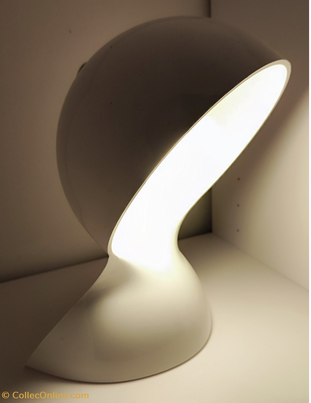 antiquites plastique lampe artemide
