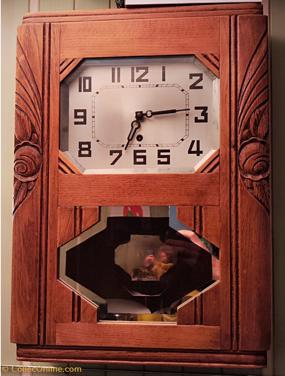 antiquites bois horloge art deco a decor floral et geometrique