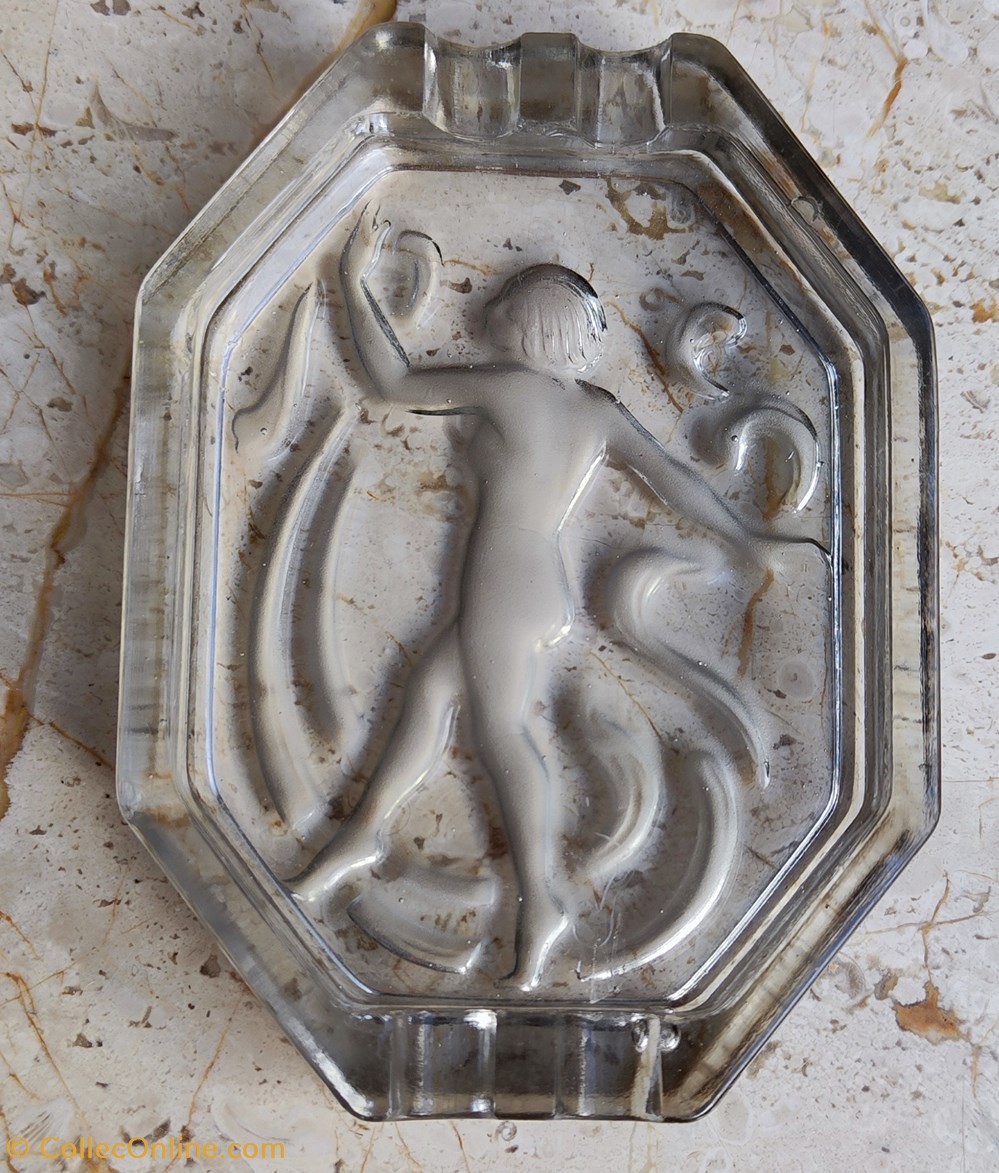 antiquites verre moule presse cendrier art deco a decor de naiade