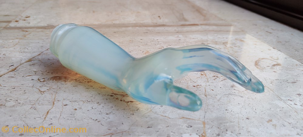 art antiquites verre opalescent main de mannequin sabino