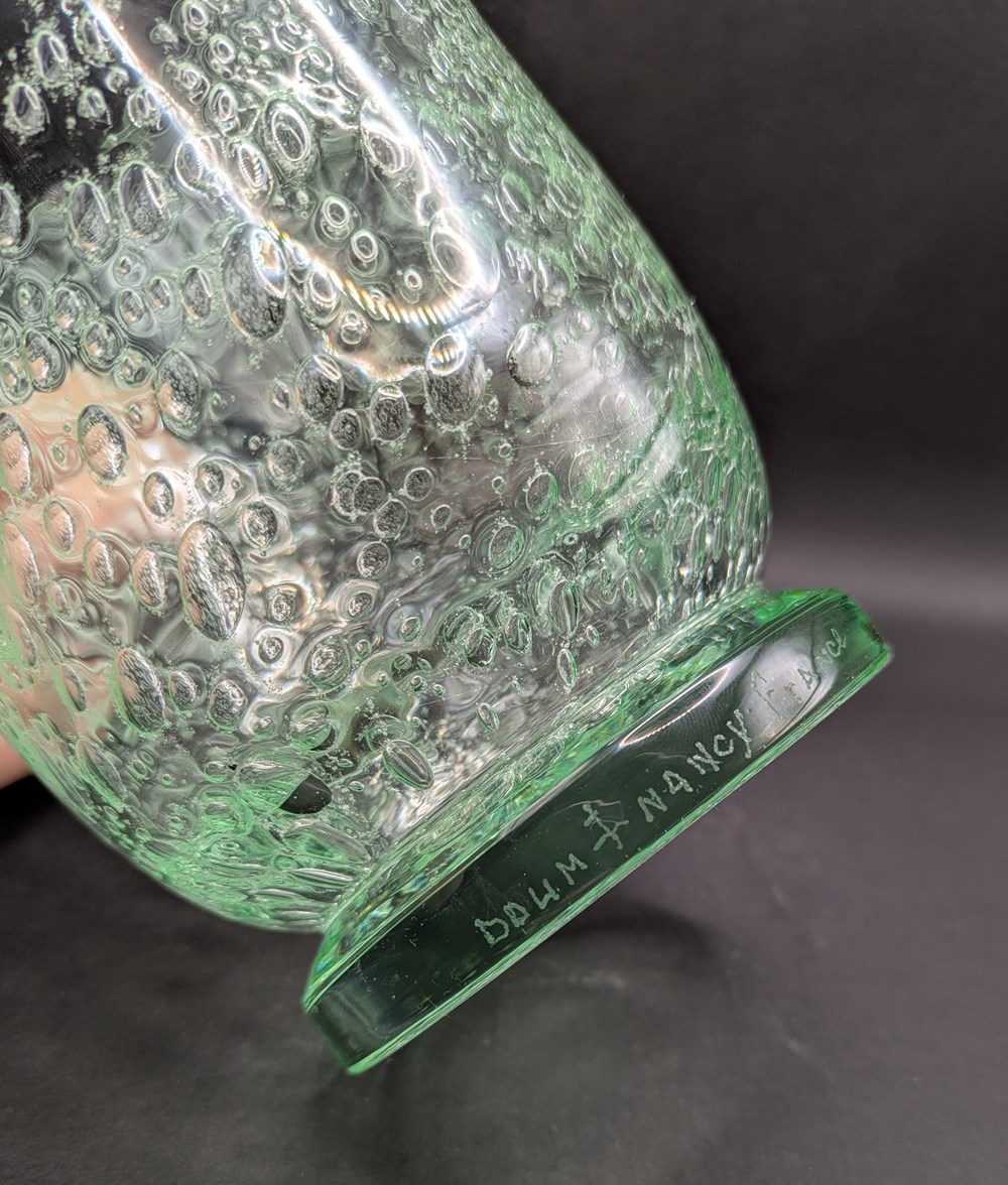 Verre - Vase Daum bullé en verre vert teinté dans la masse art antiquites verrerie verre vase daum bulle en verre vert teinte dans la masse