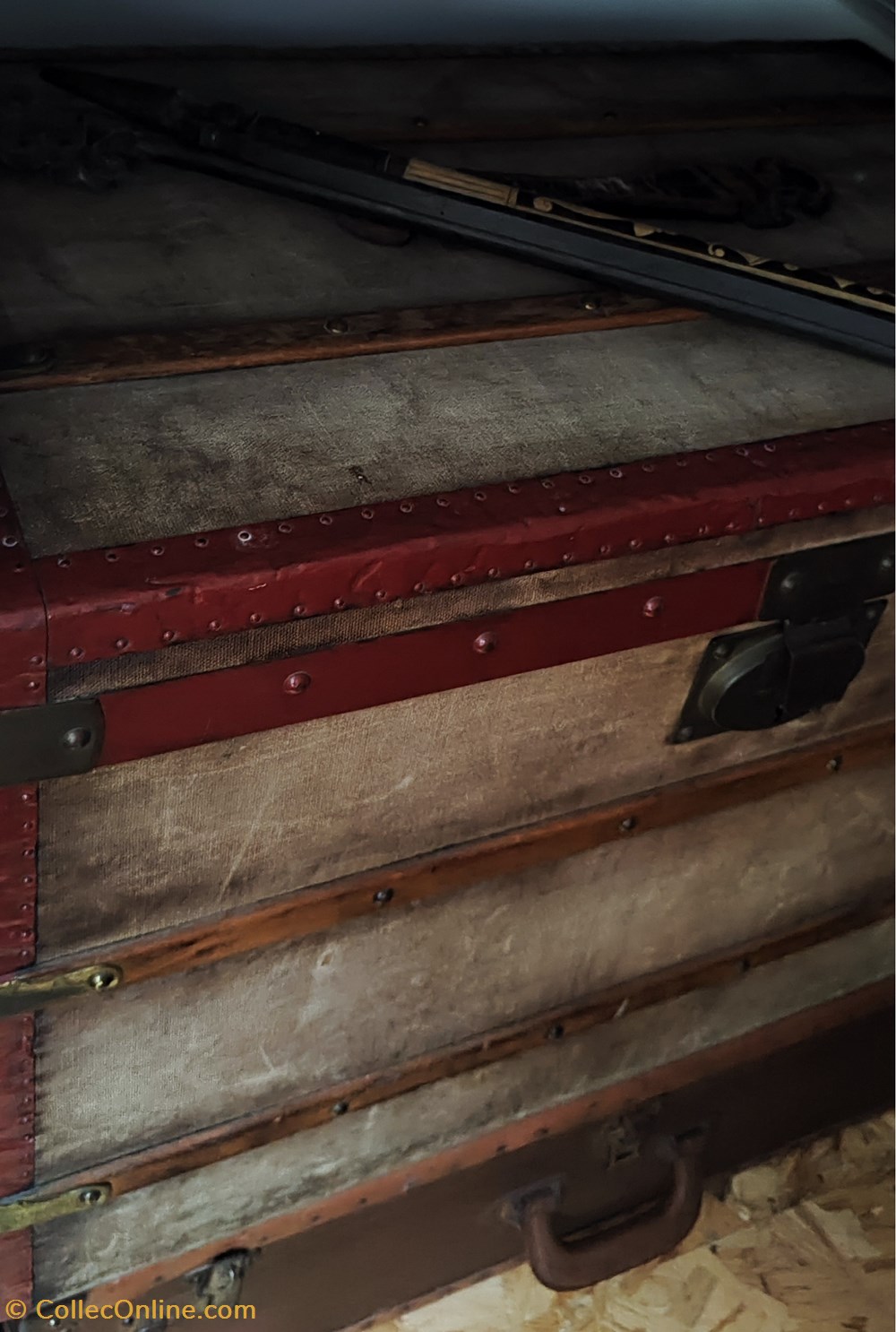 art antiquites meubles meuble appoint male anglaise en bois tissu origine vieilli metal rouge