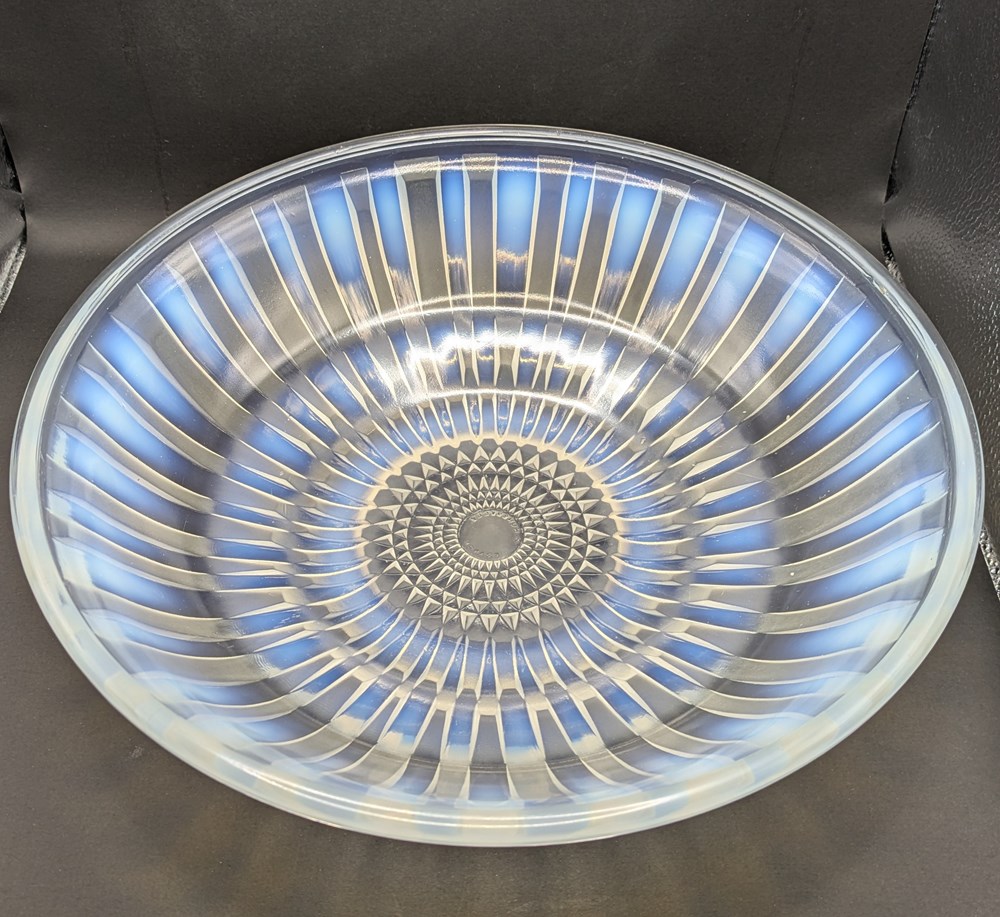 art antiquites verre opalescent coupe andre hunebelle a decor geometrique