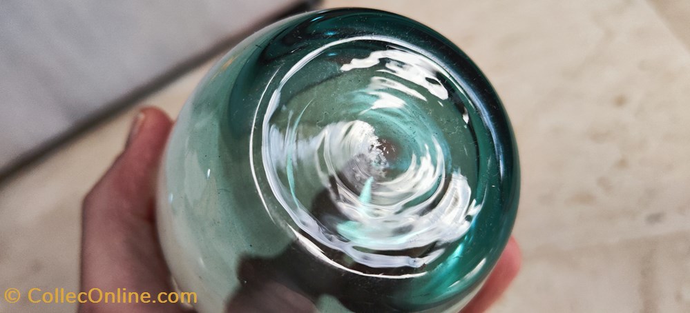 art antiquites verrerie verre verre teinte bleu dans la masse