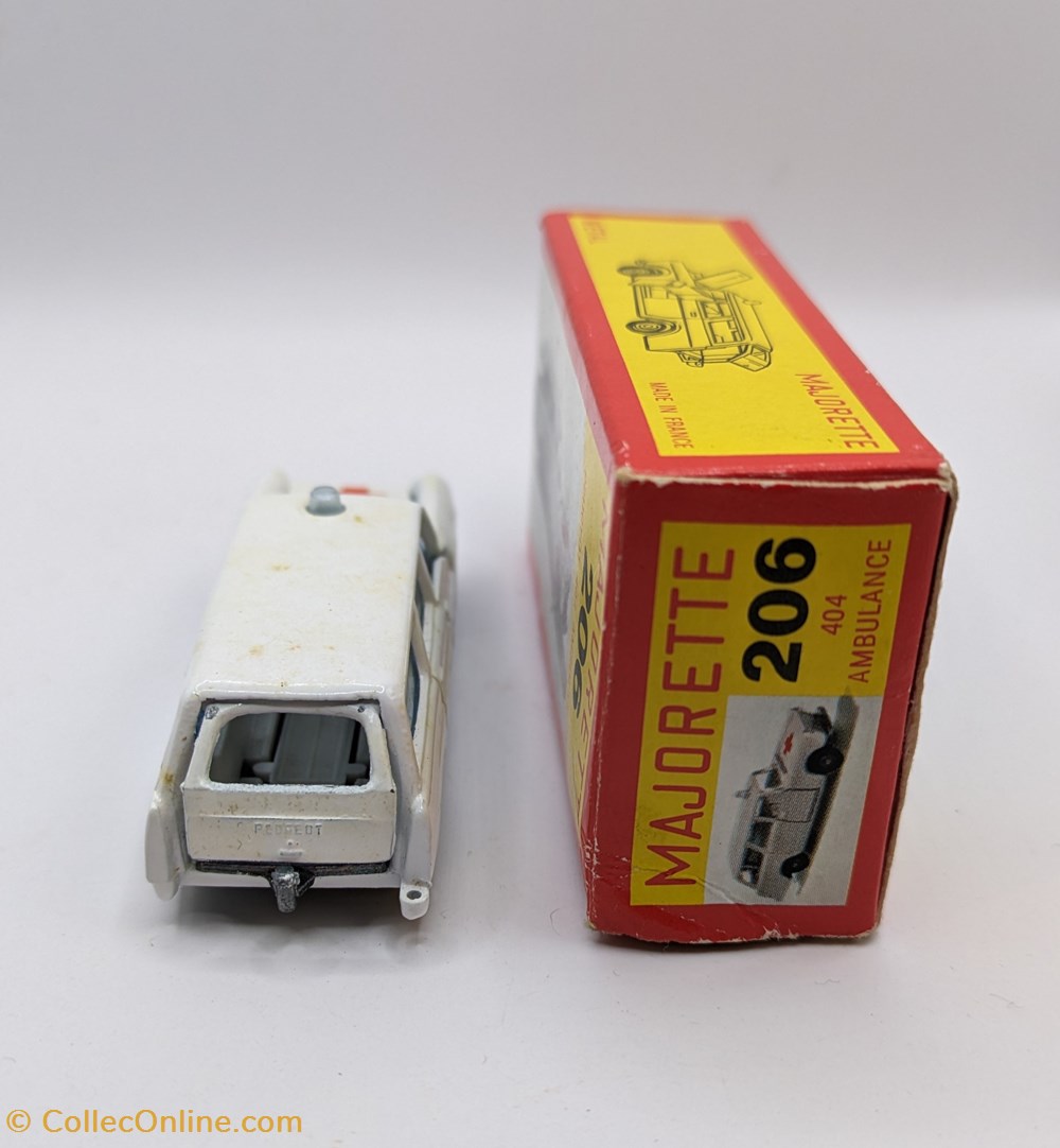 Majorette 200 - Peugeot 404 ambulance 3 modeles reduits voitures majorette 200 peugeot 404 ambulance