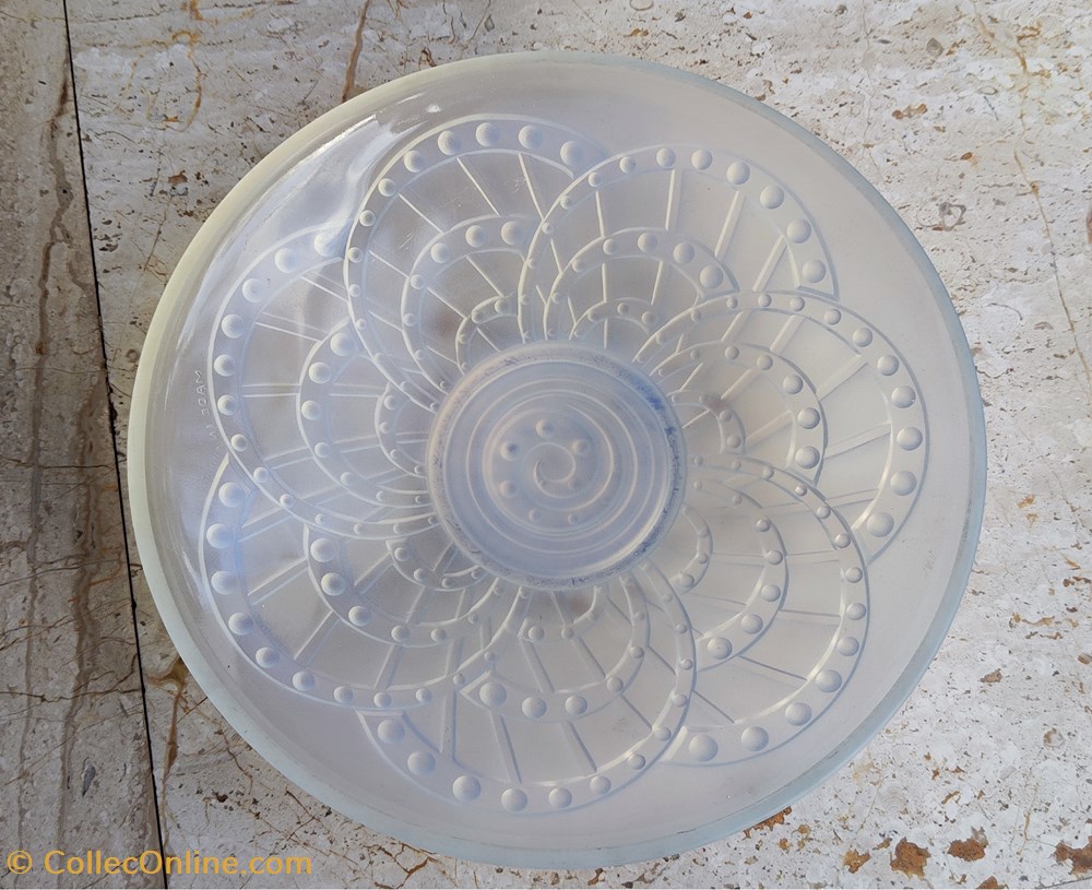 art antiquites verre opalescent coupe landier a decor geometrique