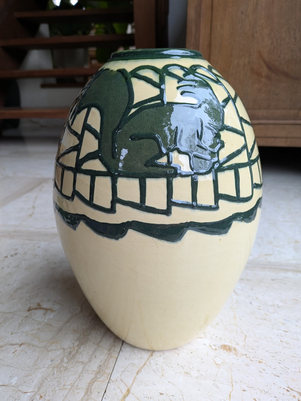 Faience - Vase Art Déco à décor d'écureuil antiquites ceramiques poteries faience vase art deco a decor ecureuil