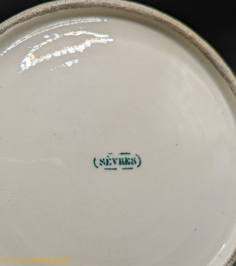art antiquites ceramique boite a bijoux optat milet a couvercle en verre et bouton en laiton