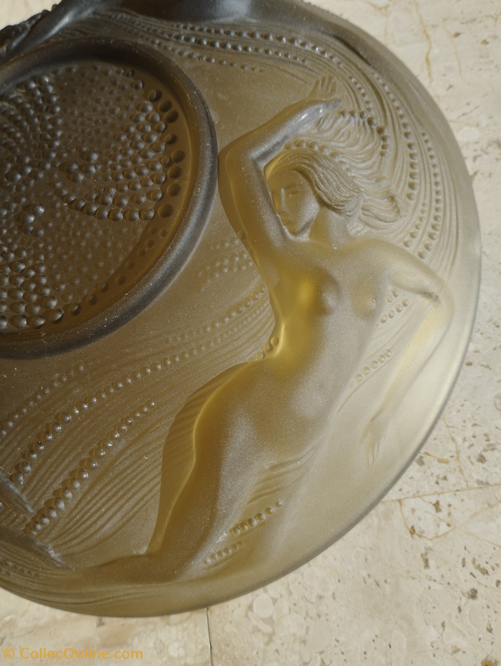 antiquites verrerie verre moule presse coupe art deco au decor de naiades