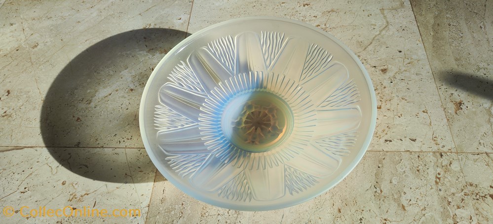 Verre opalescent - Coupe à décor géométrique 2 art la table argenterie objets verre opalescent coupe a decor geometrique