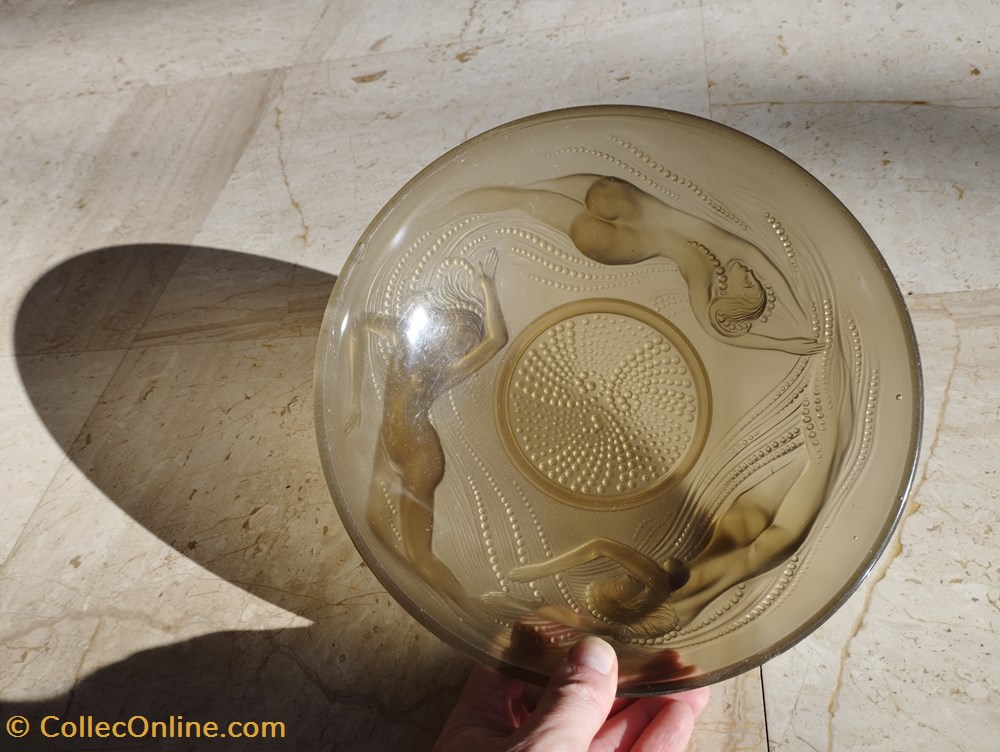 antiquites verrerie verre moule presse coupe art deco au decor de naiades