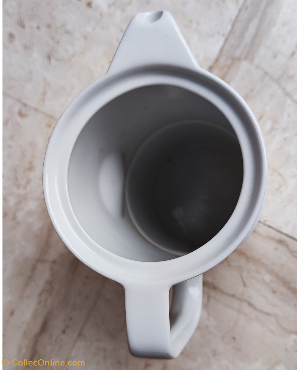Porcelaine blanche - Théière Edelstein blanche design 70s sans couvercle à strilles 2 art antiquites porcelaine blanche theiere edelstein blanche design 70s sans couvercle a strilles