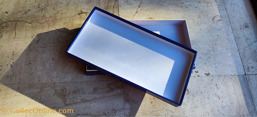 antiquites carton boite a accessoires carton laque tissu annees 70