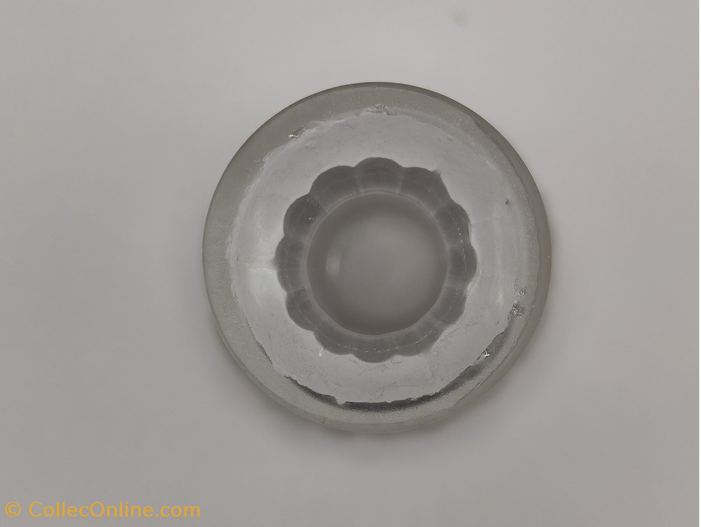 antiquites verrerie verre moule presse vase a panse et col retreci art deco a decor floral