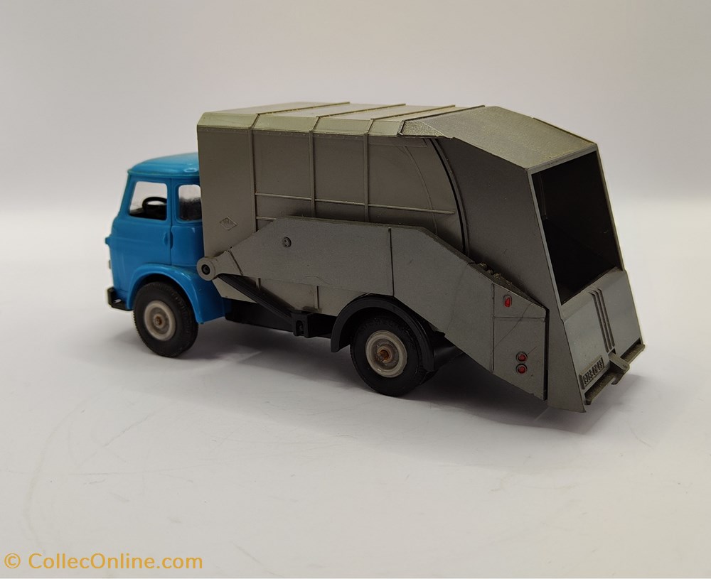 Norev - Saviem SG4 camion de poubelles modeles reduits voitures norev saviem sg4 camion de poubelles