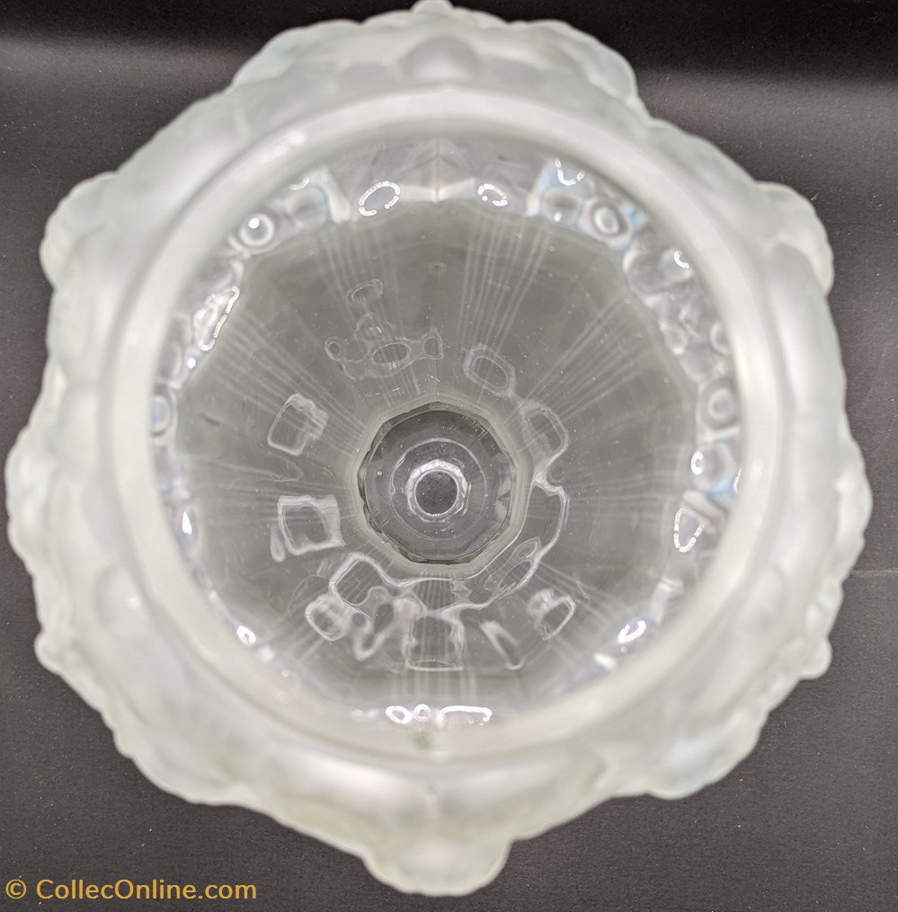 Verre moulé pressé - Vase Etaleune modèle Limoges étroit à motif floral près du col 3 art antiquites verre moule presse vase etaleune modele limoges etroit a motif floral pres du col