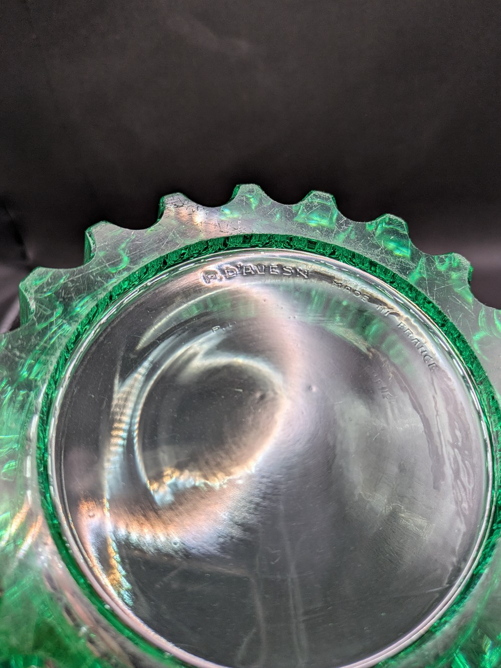 art antiquites verrerie verre coupe pierre avesn en verre vert teinte dans la masse