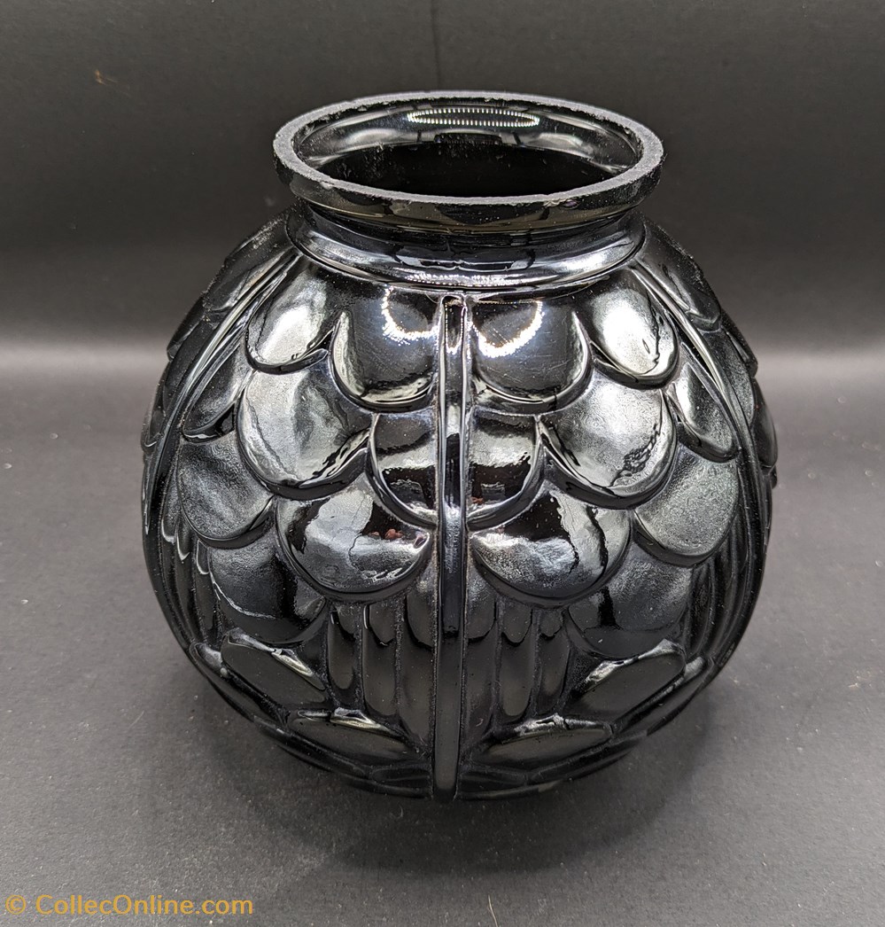 antiquites verrerie verre vase joma noir a decor geometrique art deco