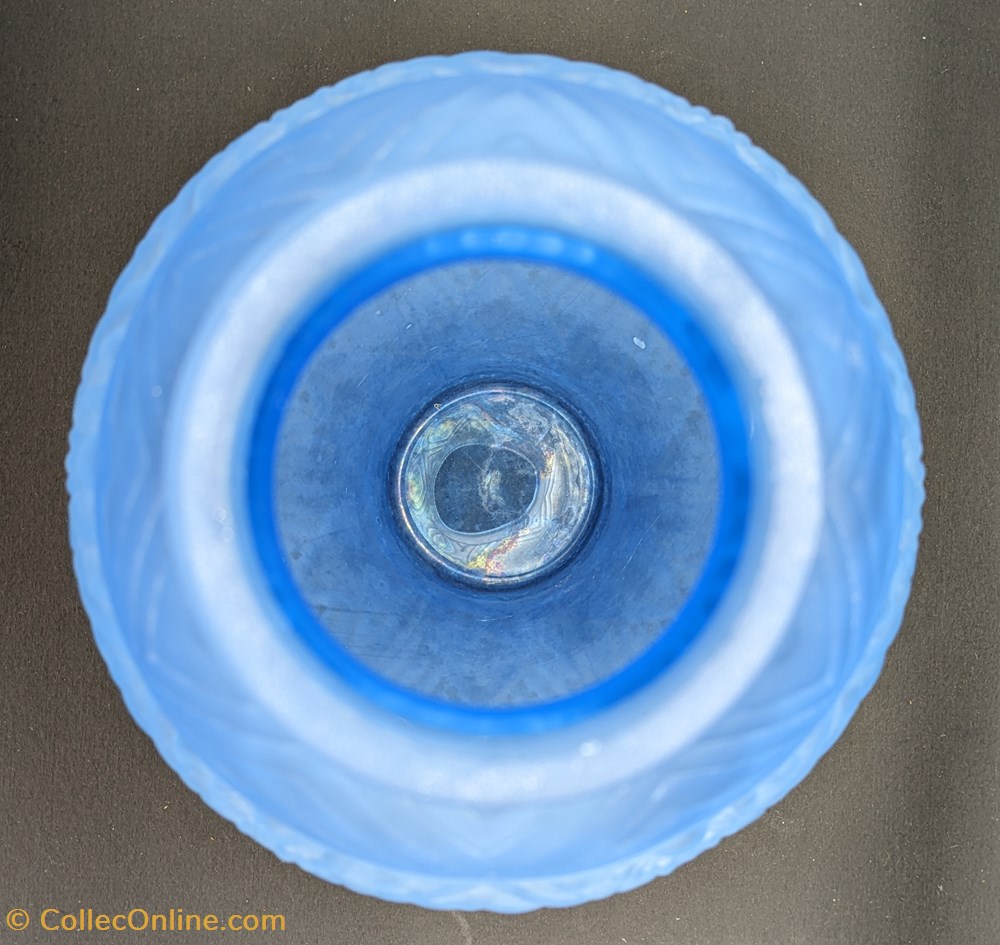 Verre moulé pressé - Vase Etaleune modèle bleu 3 art antiquites verre moule presse vase etaleune modele bleu