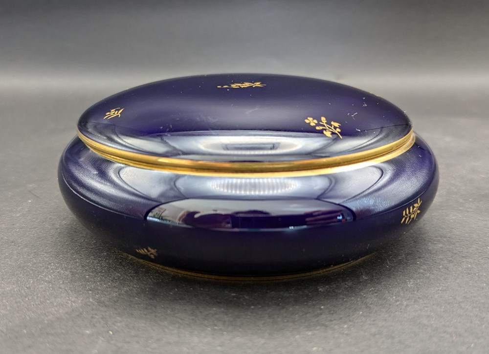 art antiquites porcelaine sevres pilulier bleu de sevres