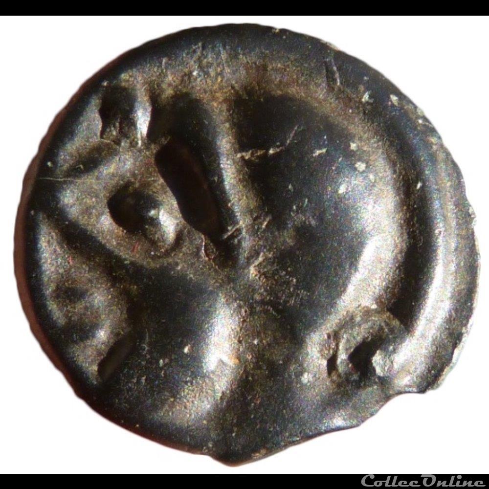 Série 562 DT 2648 Potin à la tête casquée et cheval monnaie antique gauloise serie 562 dt 2648 potin a la tete casquee et cheval