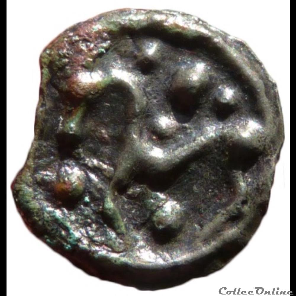 Série 562 DT 2648 Potin à la tête casquée et cheval monnaie antique gauloise serie 562 dt 2648 potin a la tete casquee et cheval