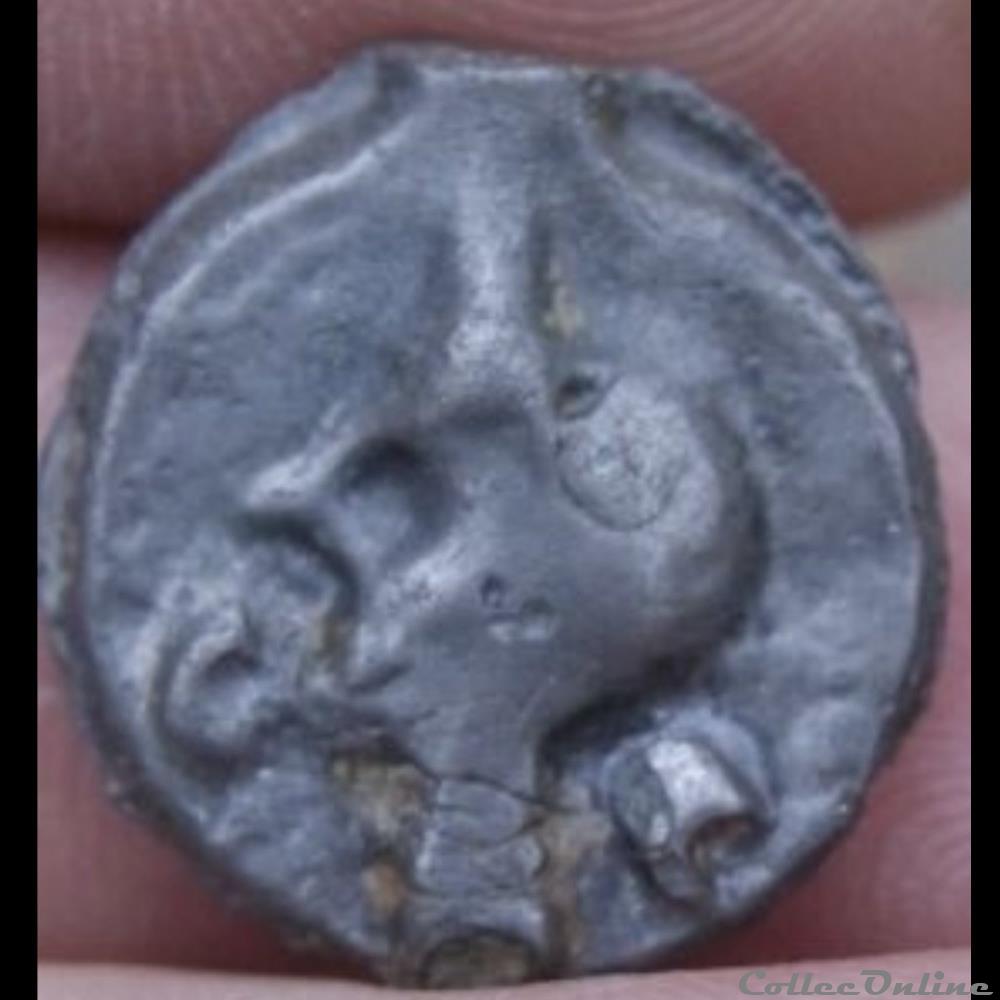 DT2625 Potin dégénéré au croissant monnaie antique gauloise dt2625 potin degenere au croissant